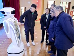 <b>该院正持聪慧养老感情陪护机械人”项目</b>